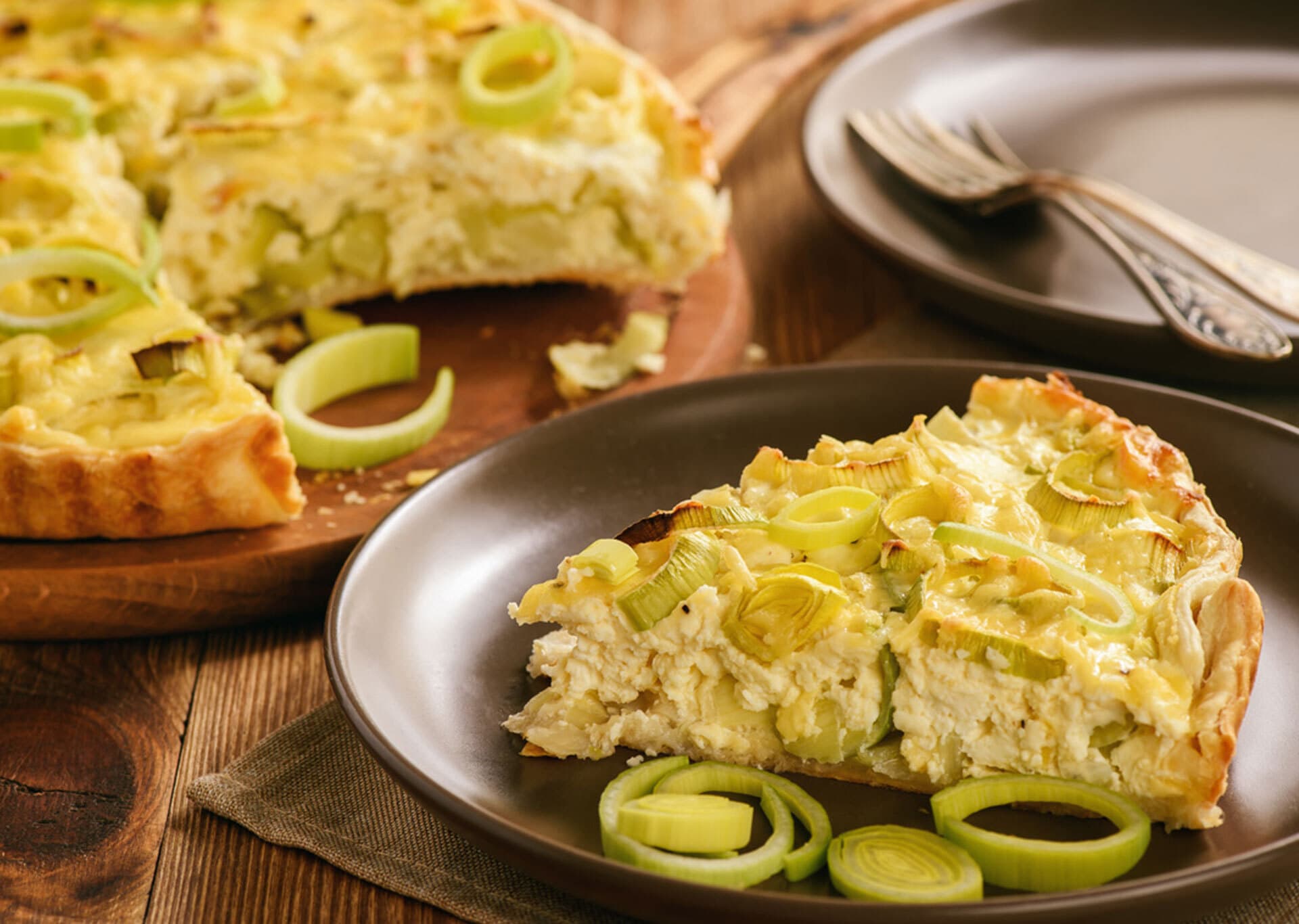 Quiche integral recheada de polenguinho e alho-poró