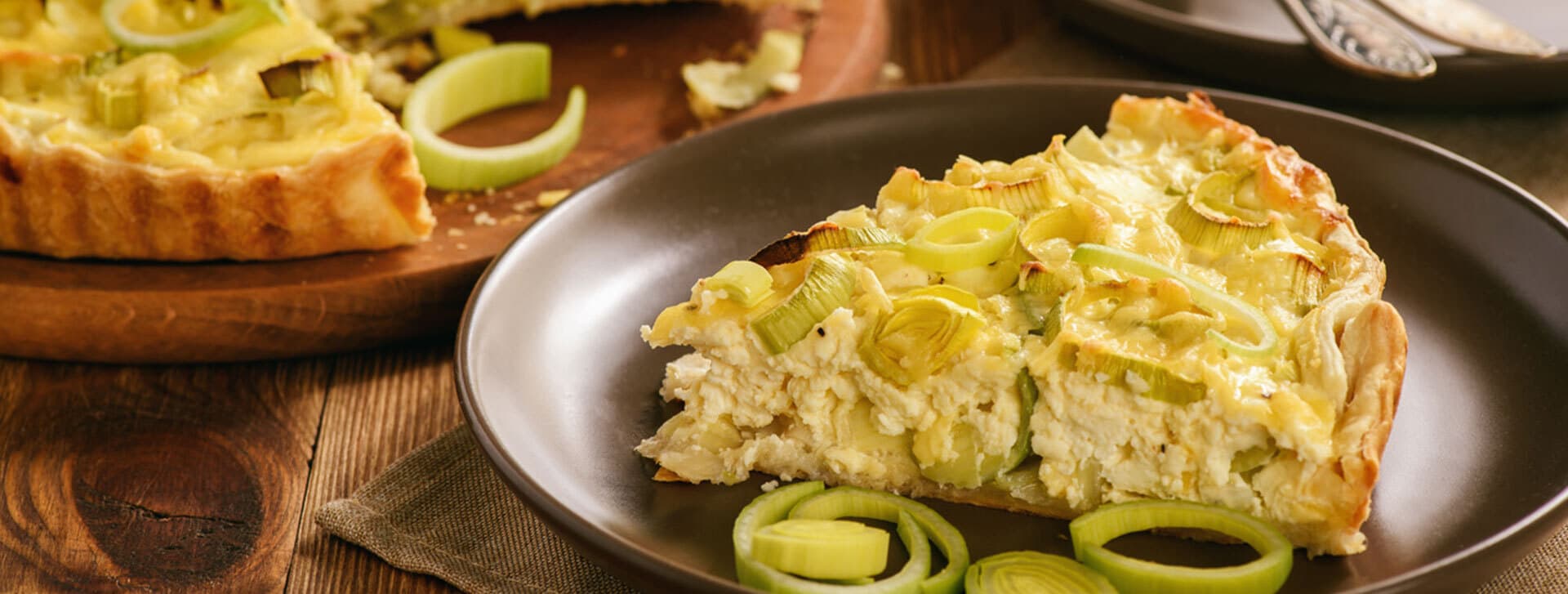 Quiche integral recheada de polenguinho e alho-poró
